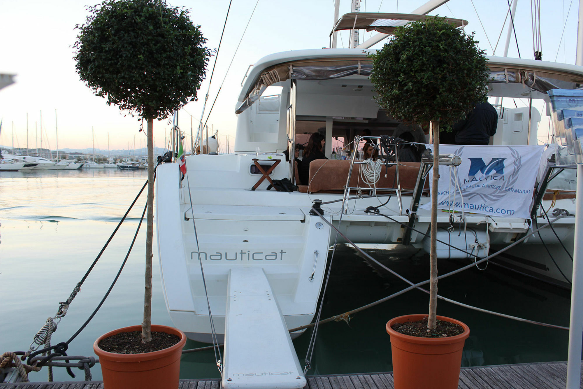 Catamarano Mauticat Hotel Pescara Exterior photo